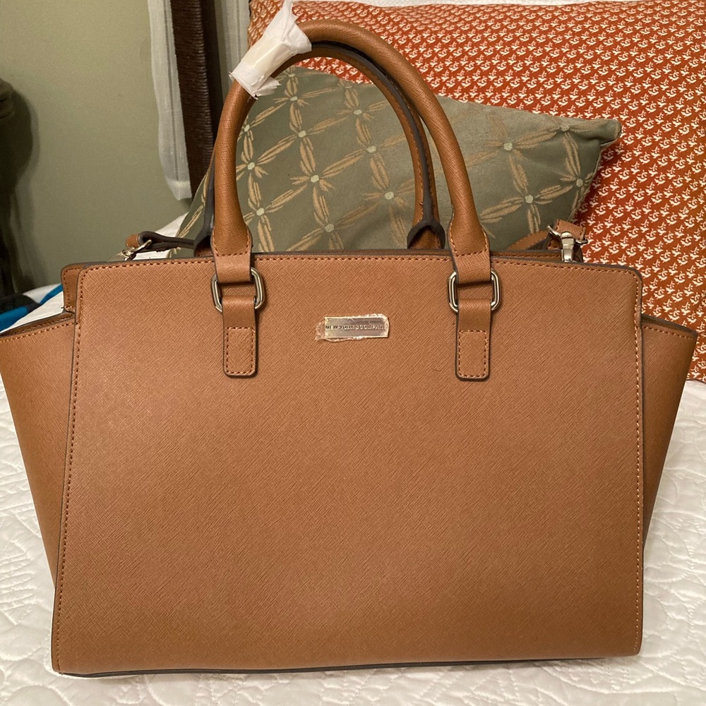 New York and company and bag with removable shoulder strap